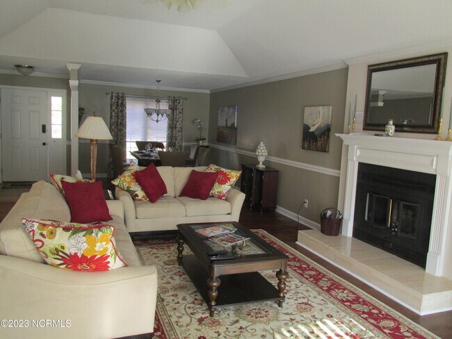 Building Photo - 212 Tall Trees Dr
