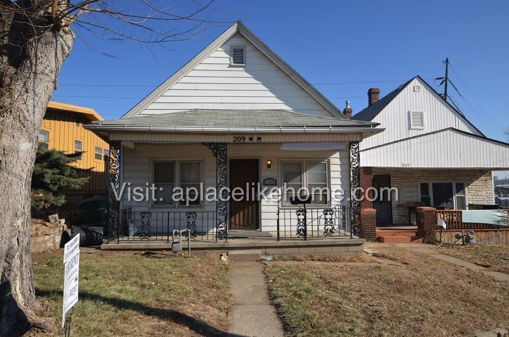 Primary Photo - 209 Orchard St Kansas City KS 66101