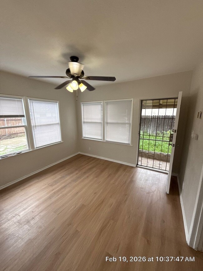 Foto del edificio - 946-948 E Nocta