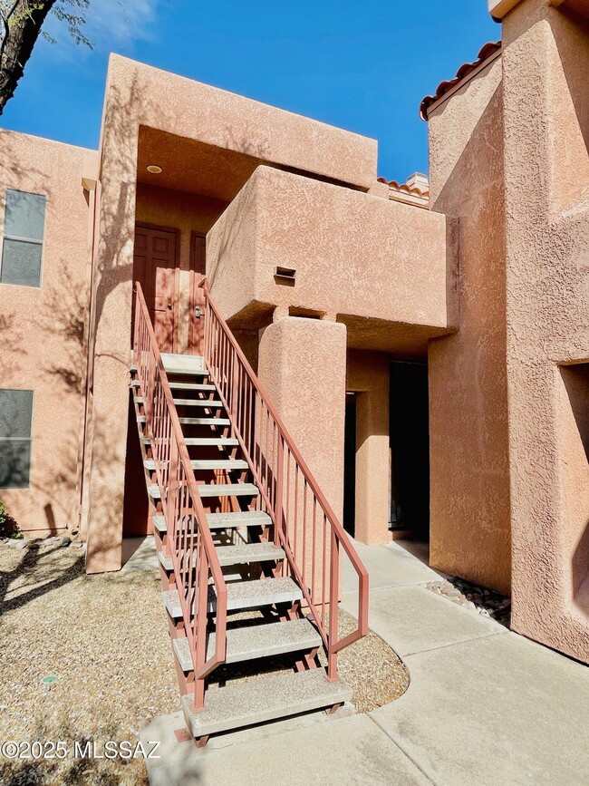 Building Photo - 5051 N Sabino Canyon Rd