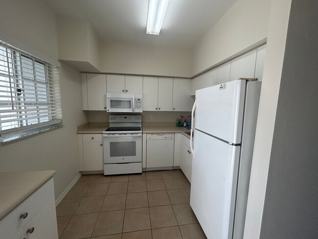 Building Photo - 3/2 Condo off Six Mile Cypress