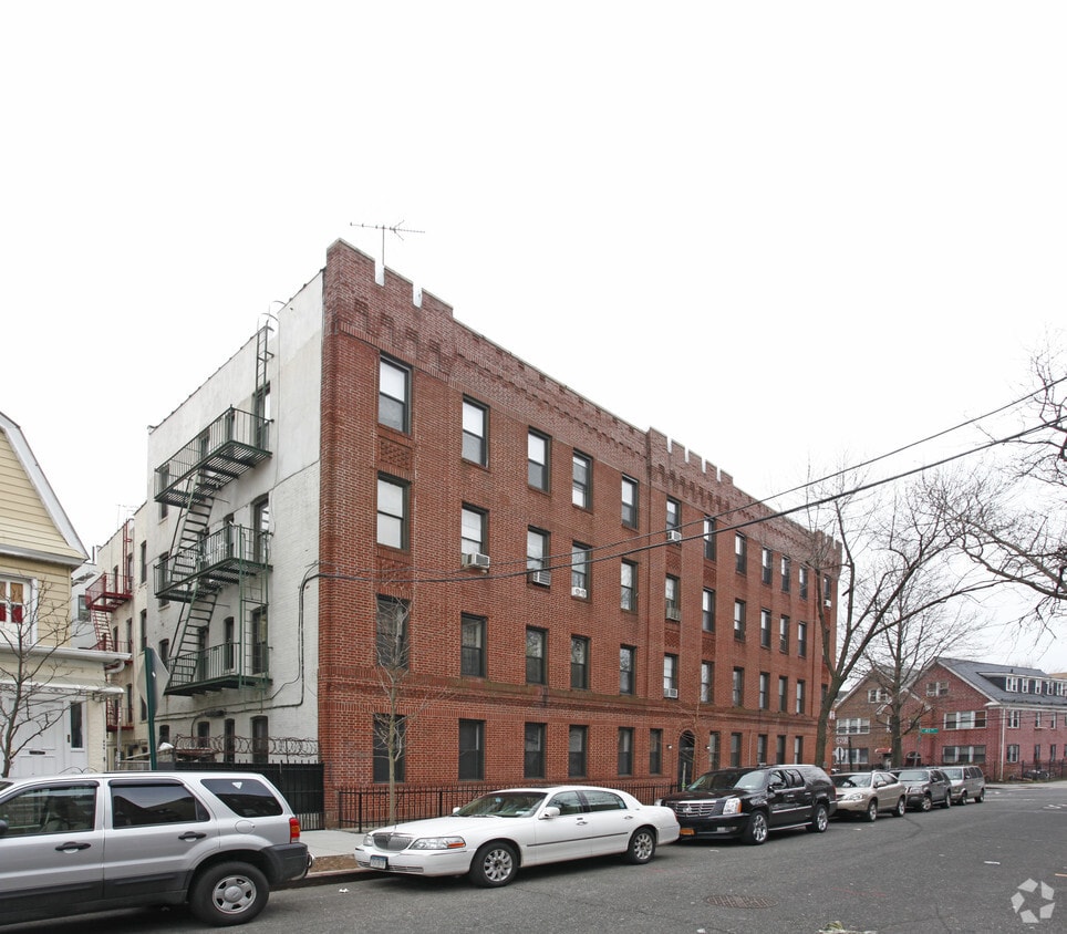 Building Photo - 95-06 41st Ave