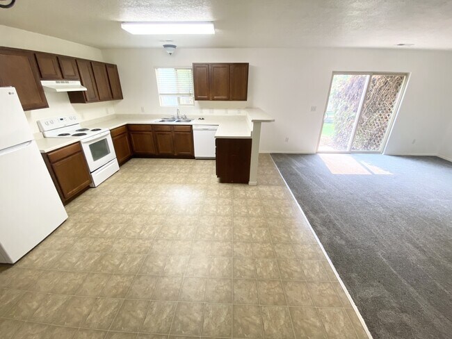 Building Photo - 1243 W 520 S