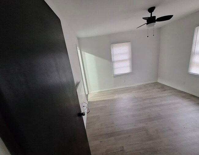 Building Photo - 2641 Leone Dr N
