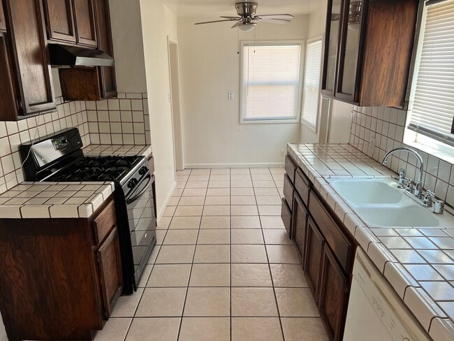 Building Photo - 3141 N Inyo St