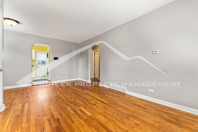 Foto del edificio - Charming Single Family Home With A Fully F...