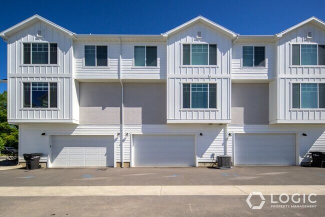 Building Photo - 688 E 500 S