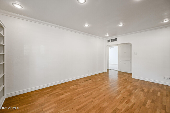 Foto del edificio - 844 E Windsor Ave