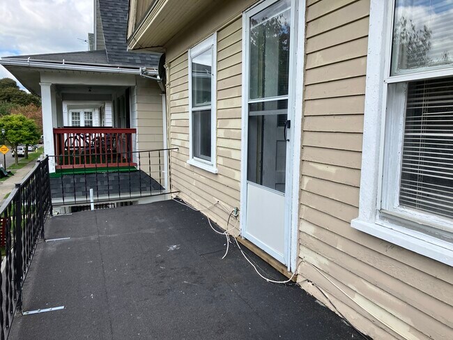 Balcony - 256 Weyl St