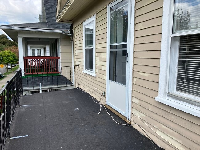 Balcony - 256 Weyl St