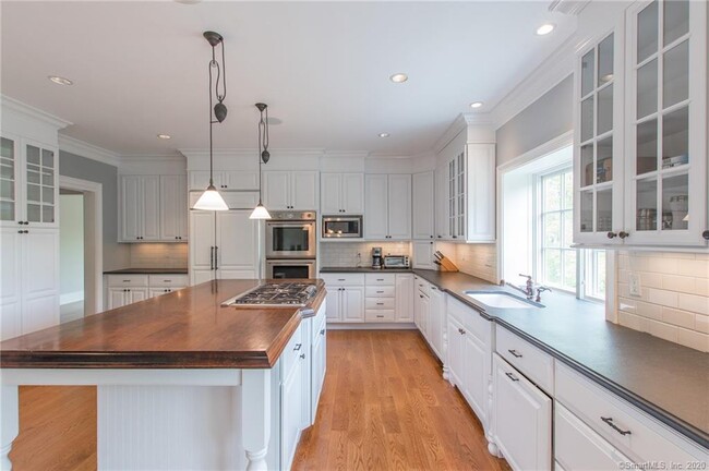 Building Photo - 38 Turtleback Rd