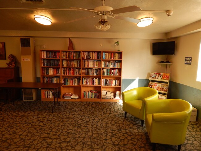 Biblioteca - Encino Terrace Senior