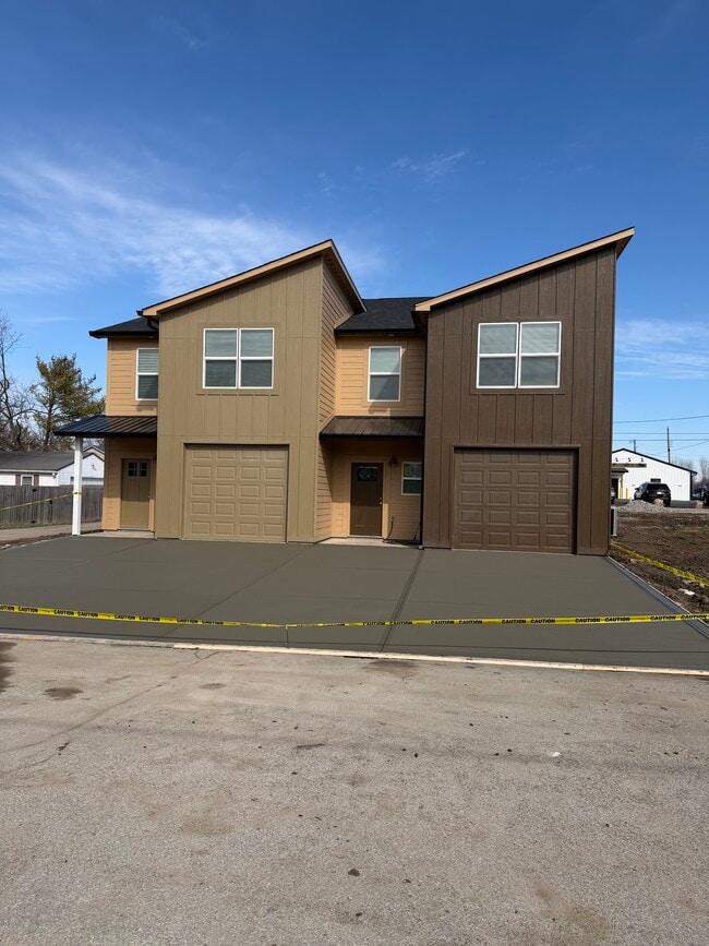 Building Photo - 280 W Elm St