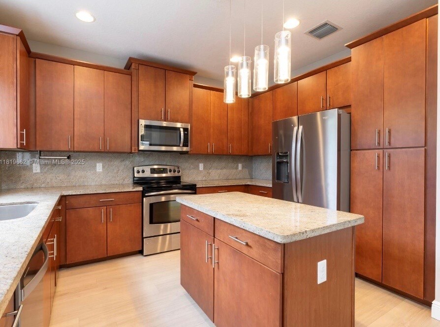 Foto principal - 2028 SW 16th Ter