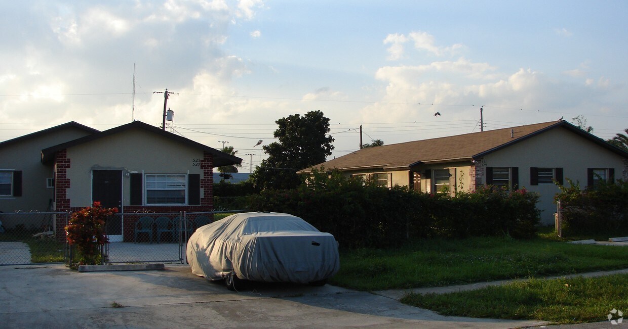 Lesia Snider 11/7/07 - 529 Broward Ave