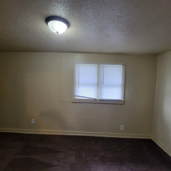 Photo - Northwest side 3 bedroom Apartment