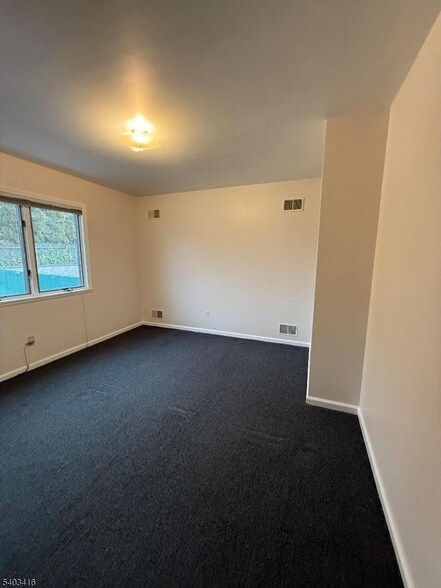 Building Photo - 360 Ridge Rd