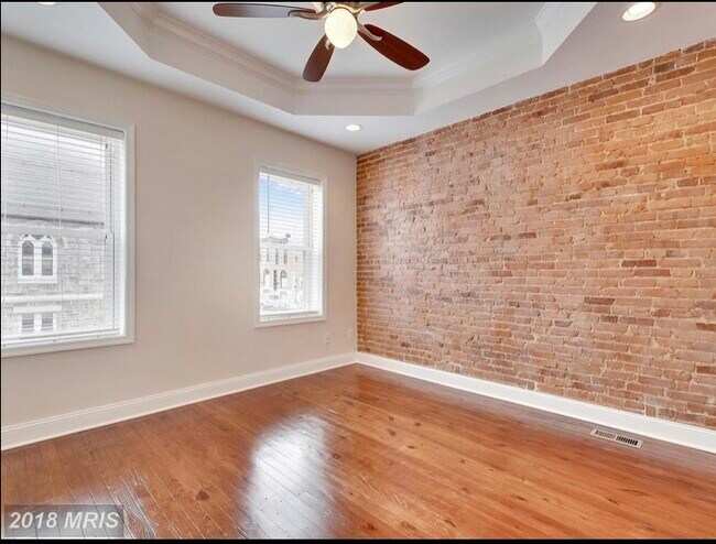 Building Photo - 138 S Clinton St
