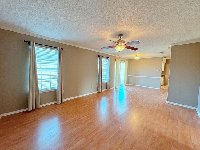 Foto del edificio - 2 Bedroom Upstairs Condo off Jefferson Hwy
