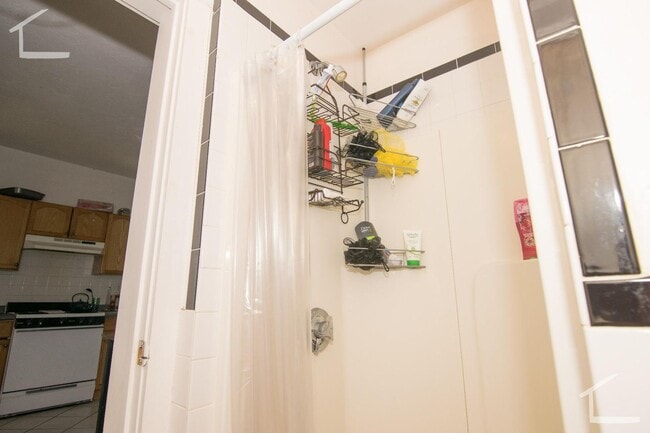 Photo - Very nice 4 bed 2 bath in Allston.... House