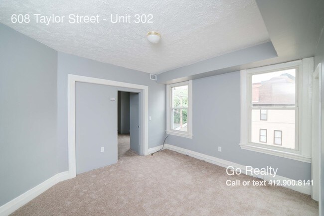 Foto del edificio - 608 Taylor Ave