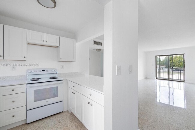 Building Photo - 405 W 11th St