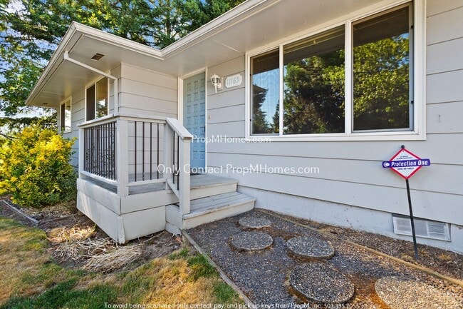 Building Photo - Experience Cozy Extravagance in a Two-Bedr...