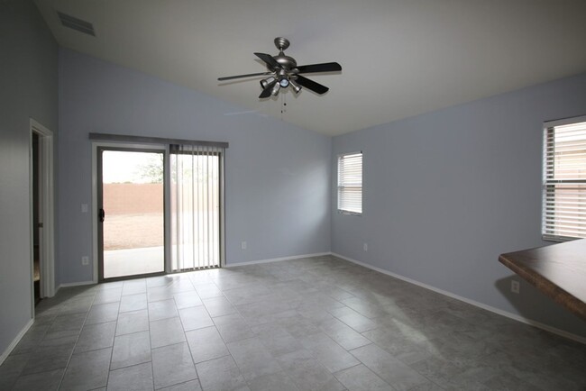 Building Photo - 3 Bedroom 2 Bath home in Sunset Vista is a...