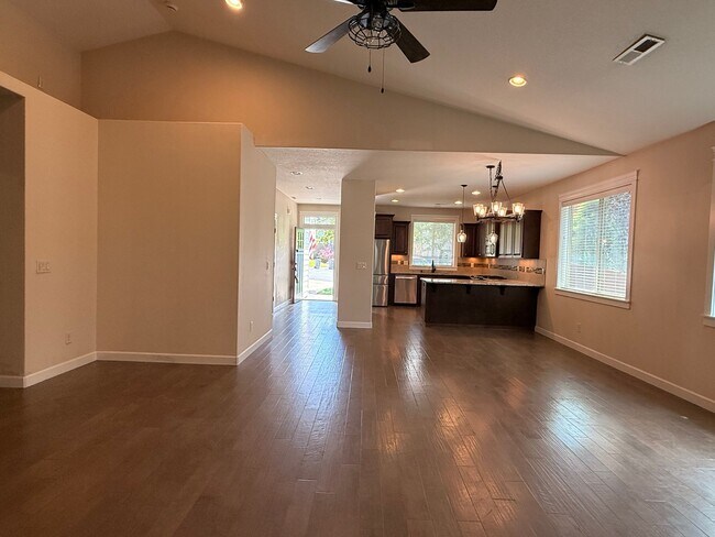 Building Photo - 2626 NE Hawthorne Cir