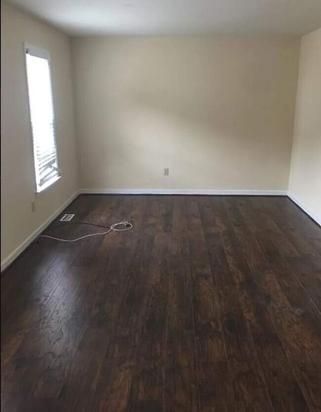 Foto del edificio - Spacious 5 Bedroom, 2.5 Bath Home for Rent – 2,200 sq. ft.