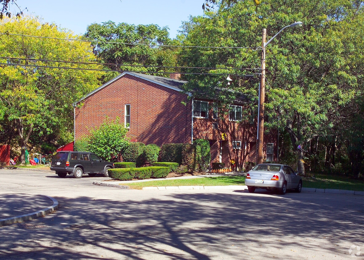 Building Photo - 116-122 Martensen St