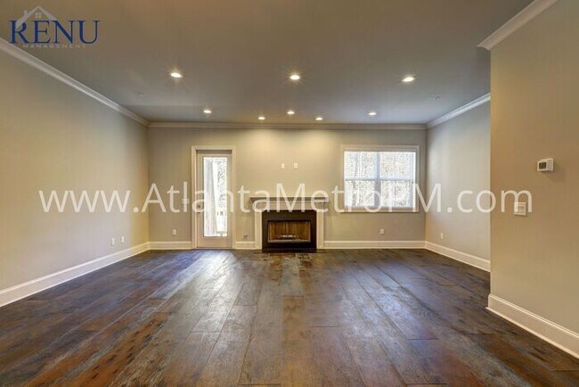 Foto del edificio - This home is available for NO CONTACT show...