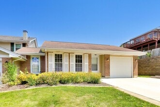 Building Photo - 106 Regency Dr