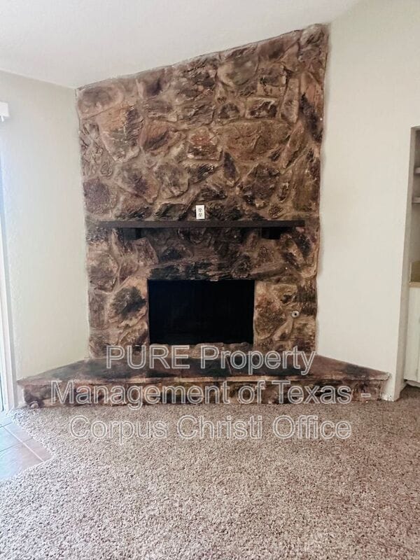 Building Photo - 702 Alhambra Dr