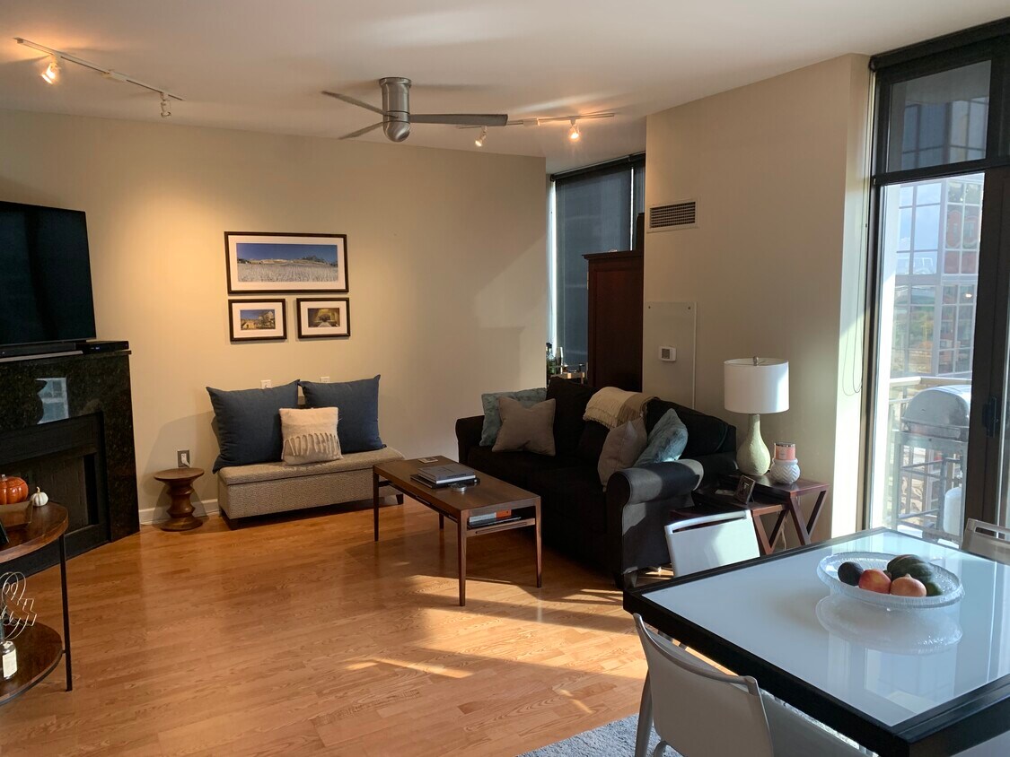 Foto principal - 233 E 13th St