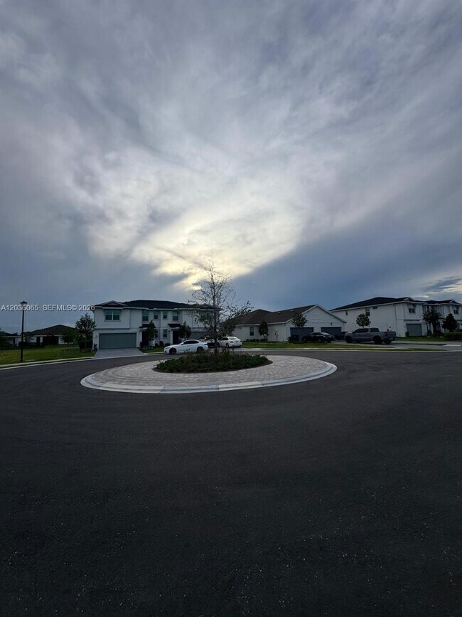 Building Photo - 1662 Hoot Owl Holw