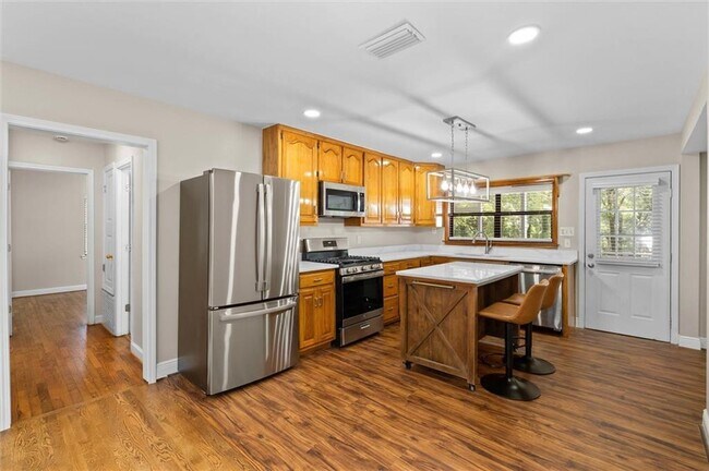 Building Photo - 2609 Longleaf Dr