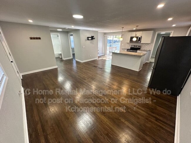 Building Photo - 8803 E 49th St