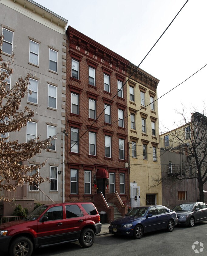 Primary Photo - 109 Madison St