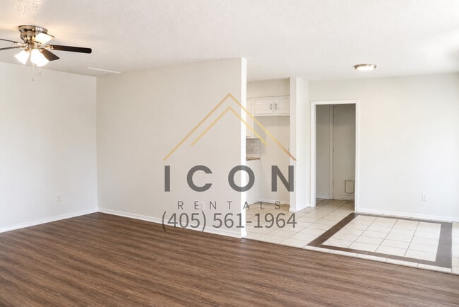 Building Photo - 515 N Robin Way