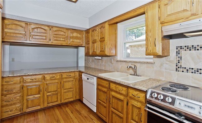 Building Photo - 1100 Carrington Ct
