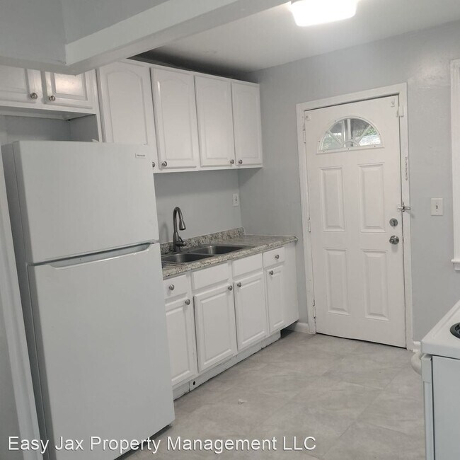 Building Photo - 3 br, 1 bath House - 1611 W 34th St.