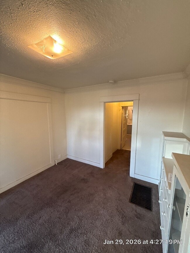 Building Photo - Fontana 10057