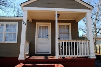 Building Photo - 504 N Railroad Ave
