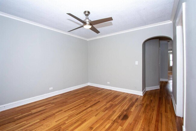 Foto del edificio - 2251 W Montrose Ave