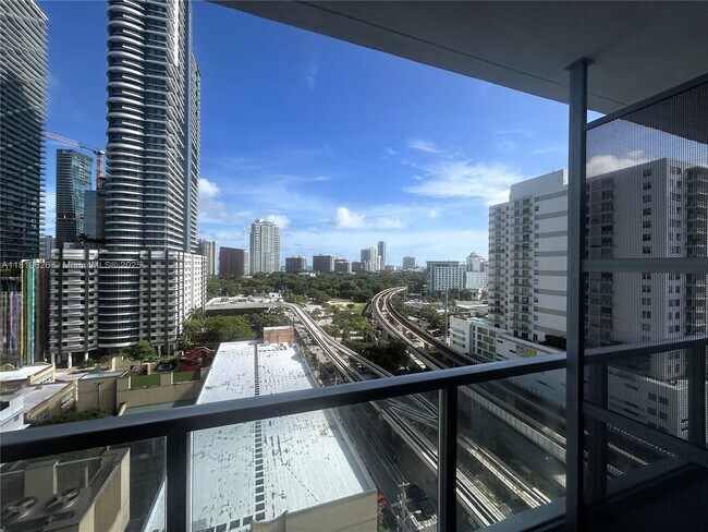 Foto del edificio - 79 SW 12th St