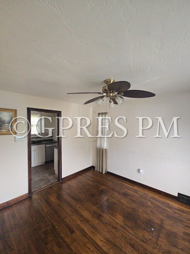 Building Photo - Welcome to this charming 3-bedroom, **Price reduction**