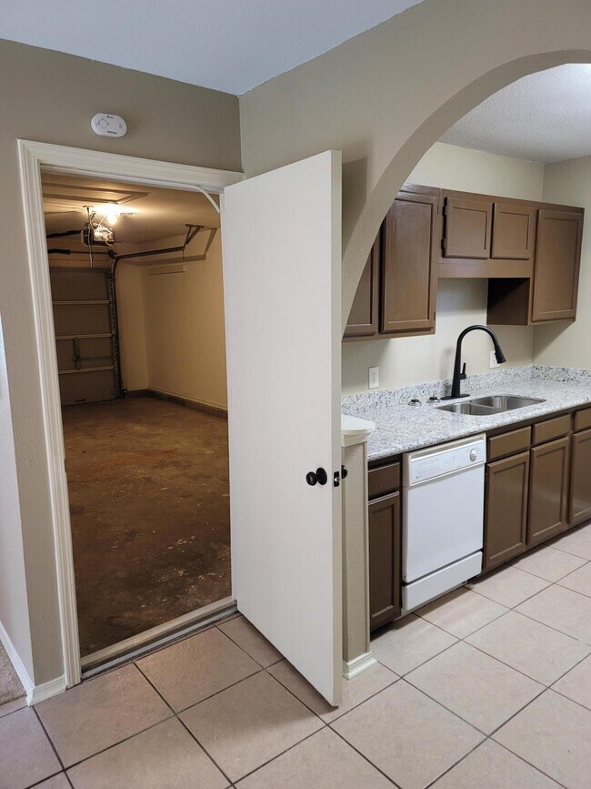Foto del edificio - 4554 Northpointe Pl