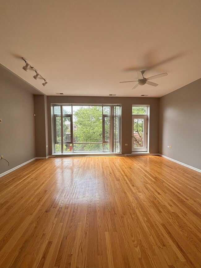 Building Photo - 1038 E 47th St