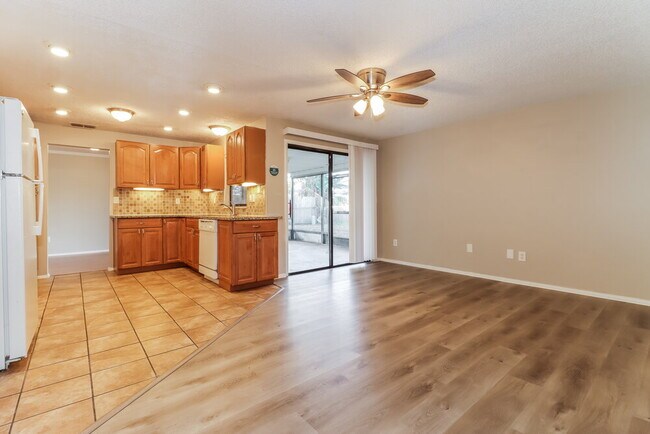 Foto del edificio - 7801 Glencoe Dr
